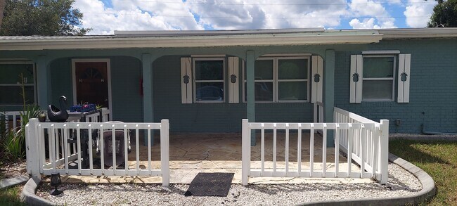 Building Photo - 433 Vickers Dr