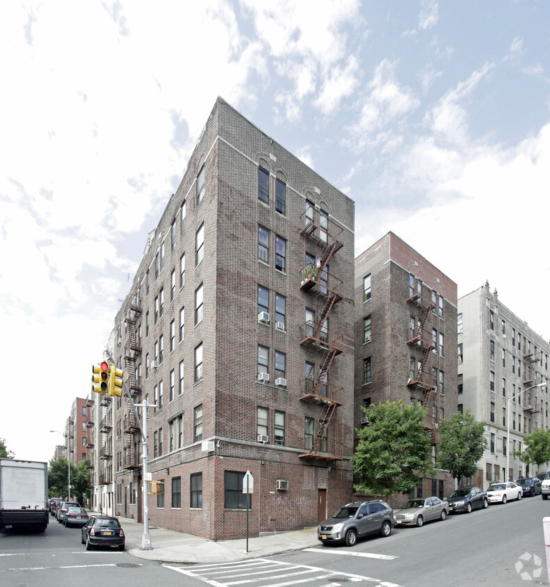 Foto principal - 210 E 166th St