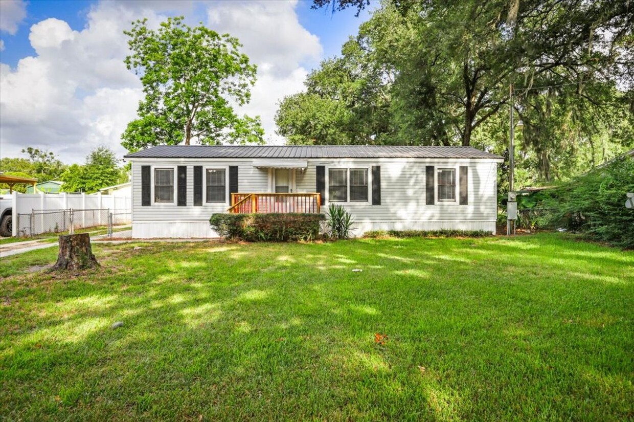 Primary Photo - Charming Westside Retreat: 3 Bedroom Home