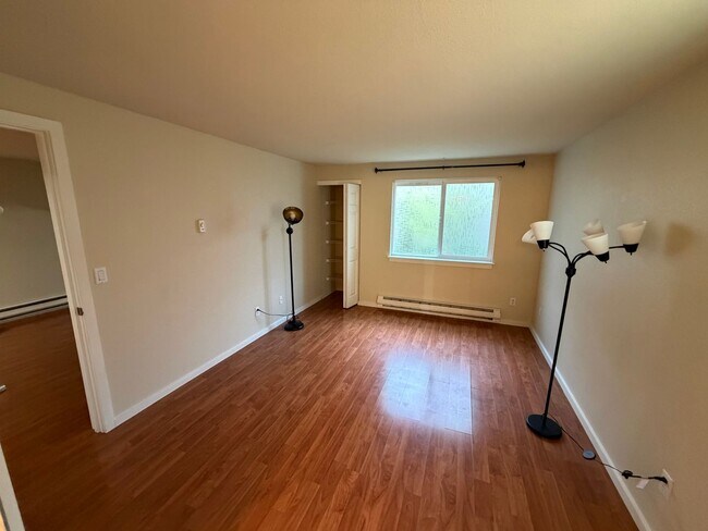 Foto del edificio - Bellevue/Factoria 2bd 1bath Condo for Rent!