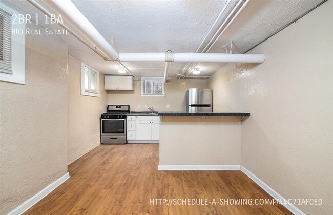 Building Photo - Spacious 2BR In Central Cap Hill Location!