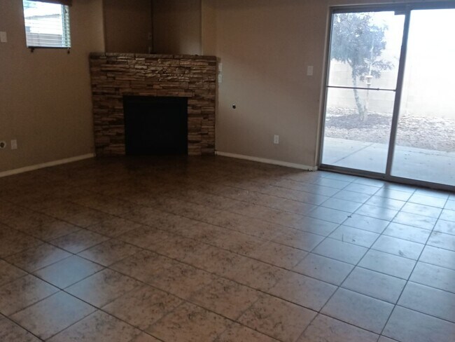 Building Photo - 4 Bedroom, 2 Bathroom! Lovely Home Coming Soon!