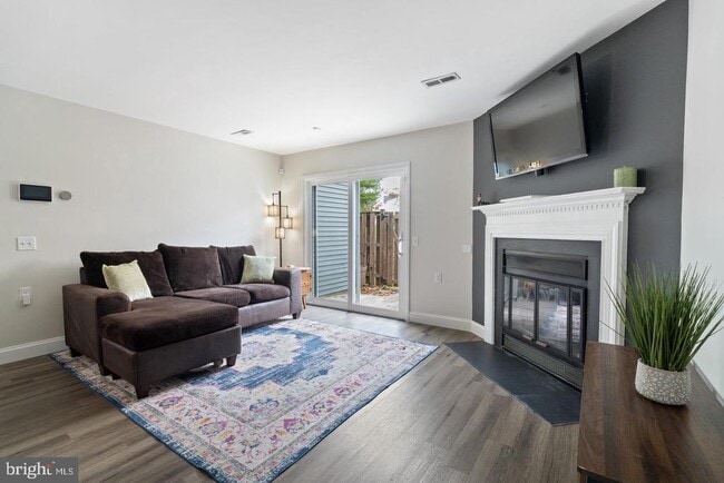 Building Photo - 5806 Shadbush Ct