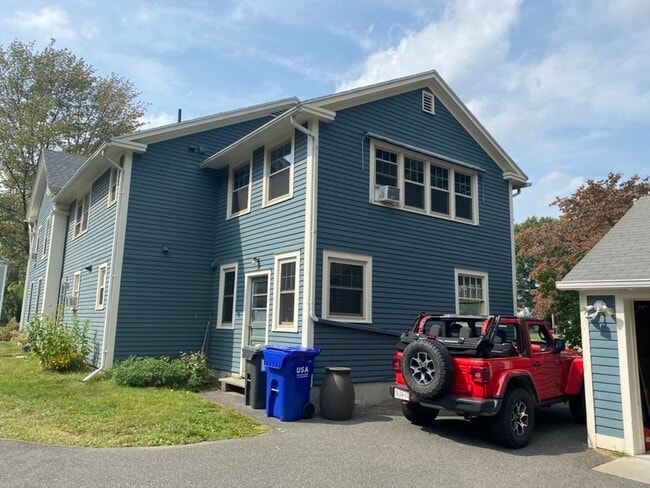 Building Photo - 231 River Dr