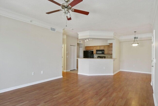 Building Photo - 3310 Myrtlewood Cir E