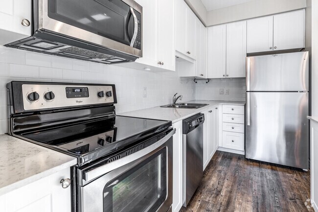 1BR, 1BA - 653SF - Kitchen - Cinque Apartments