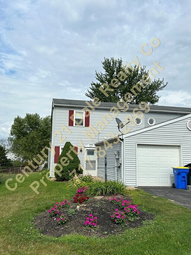 Primary Photo - Beautiful 3 Bedroom House in Dover School ...