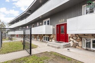Building Photo - 635 10th Ave