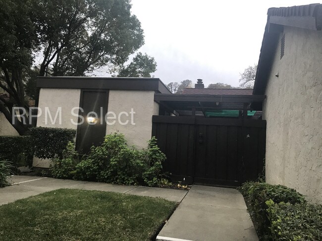 Building Photo - 917 El Camino Ave