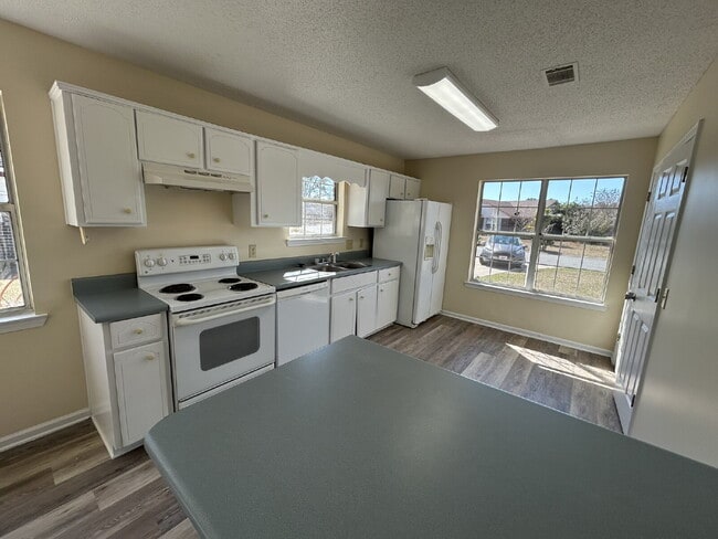 Foto del edificio - House for Rent