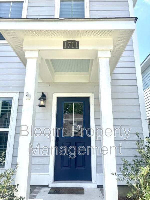 Photo - 1711 Sparkleberry Ln House