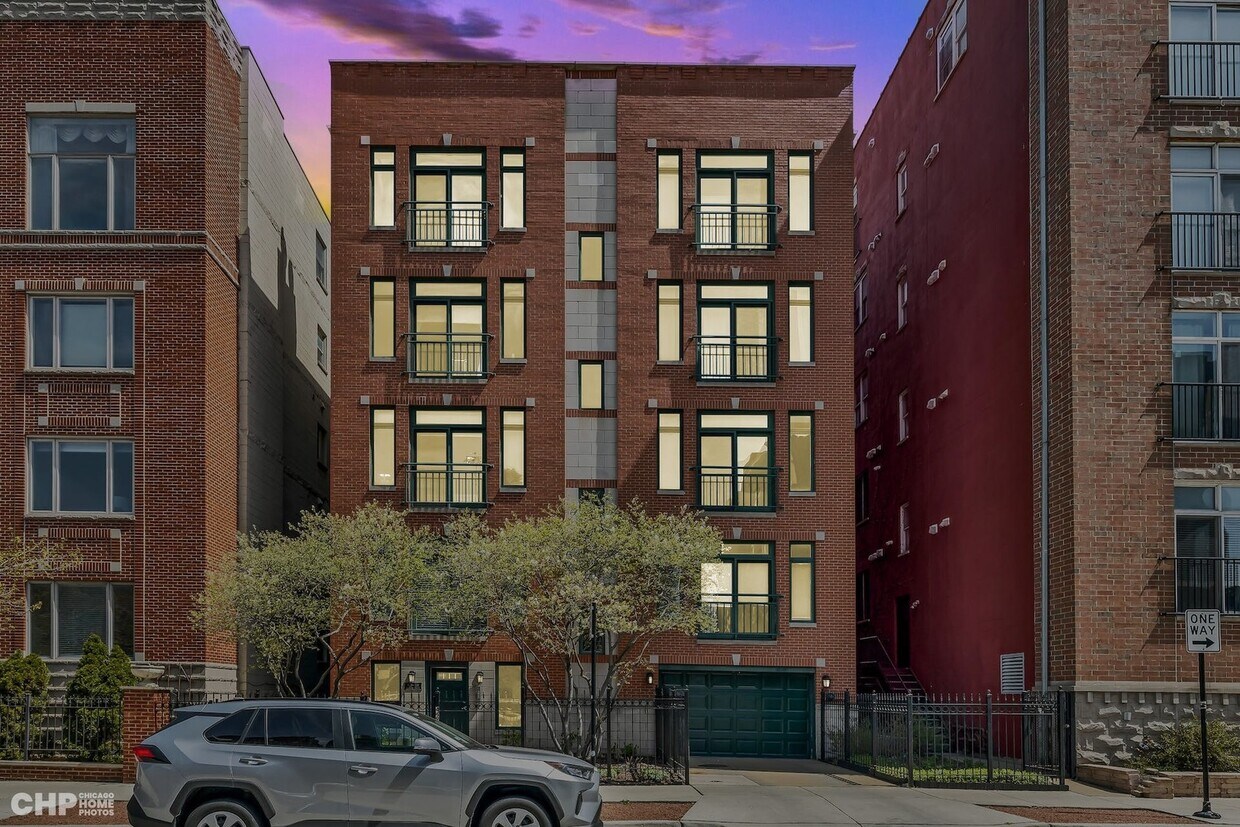Primary Photo - 449 N Green St
