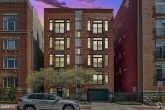 Building Photo - 449 N Green St