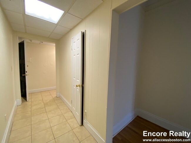 Building Photo - 62 Boylston St