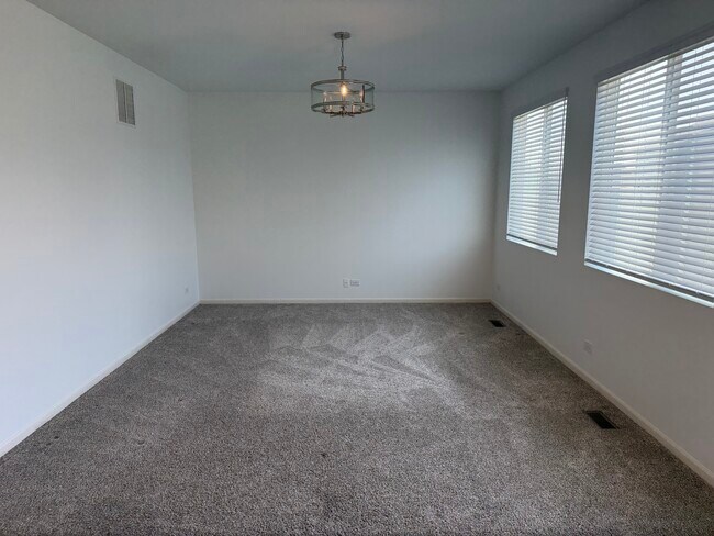 Foto del edificio - 345 Hemlock Ln