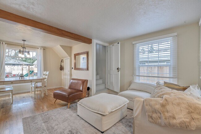 Foto del edificio - Charming Hillsboro Bungalow with RV Parking & Modern Upgrades!