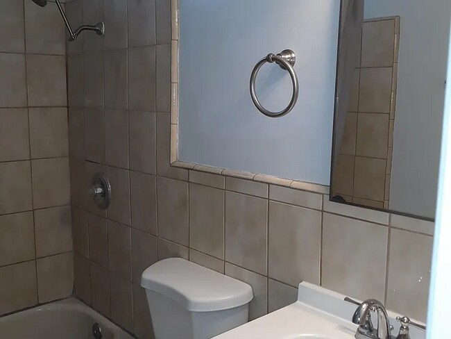 Foto del edificio - 4433 Triggs St