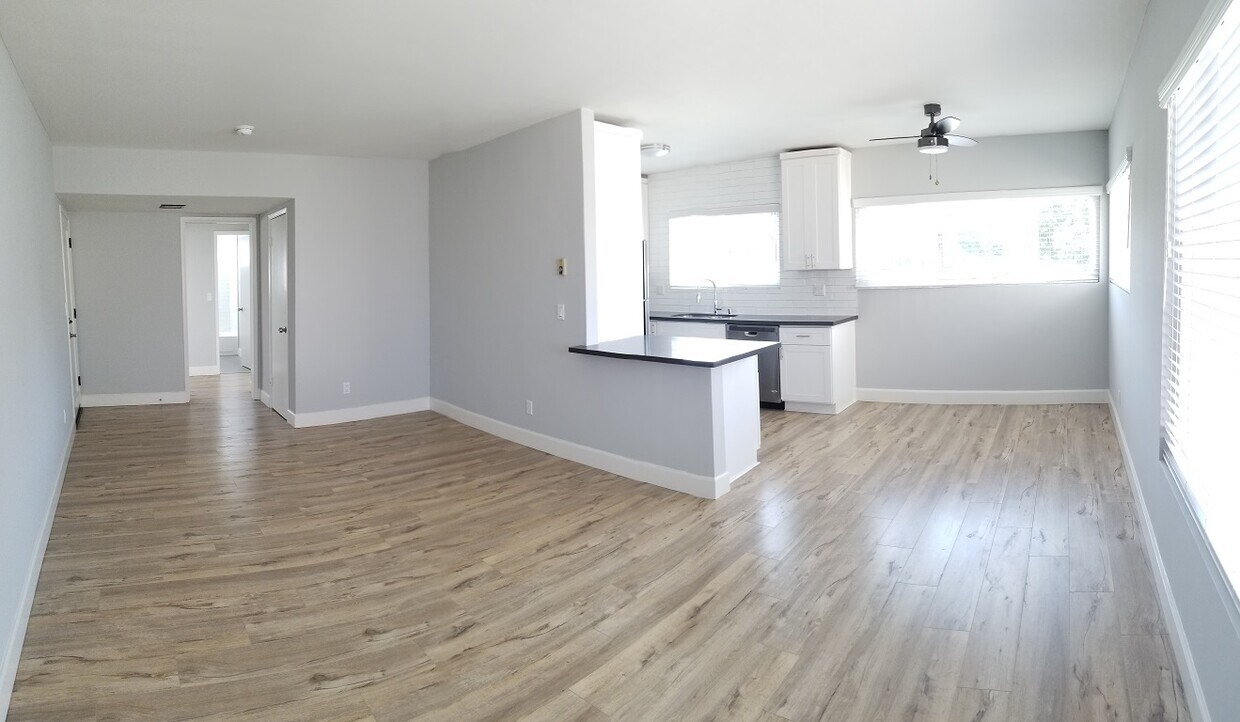 Living Area - 321 W El Segundo Blvd