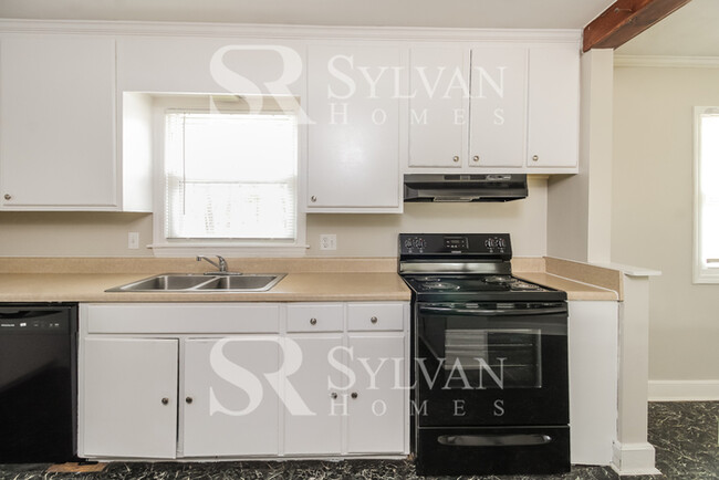 Building Photo - Spacious 4 bedroom updated home!