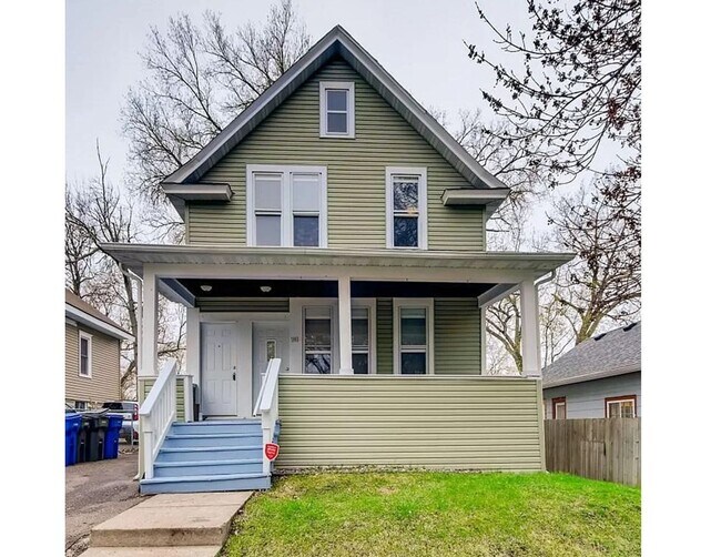 Foto del edificio - 1648 Bush Ave