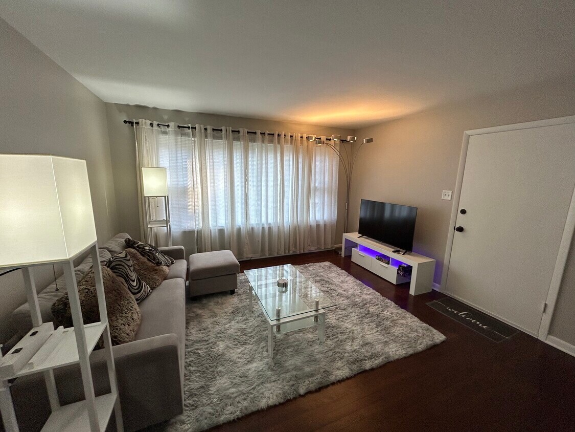 Foto principal - 7719 W Villard Ave