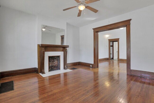 Foto del edificio - 107-109 East Blake Avenue