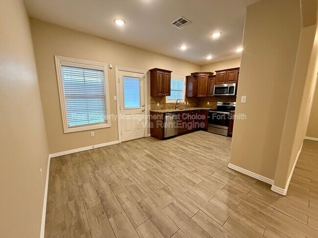 Foto del edificio - 6608 Leightyn Ln