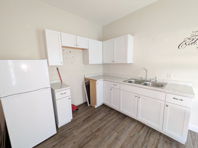 Foto del edificio - 1949-1949 8th St