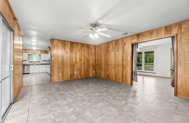 Building Photo - 5574 Houston Dr