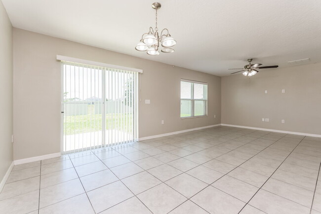 Building Photo - 295 Lake Lucerne Way