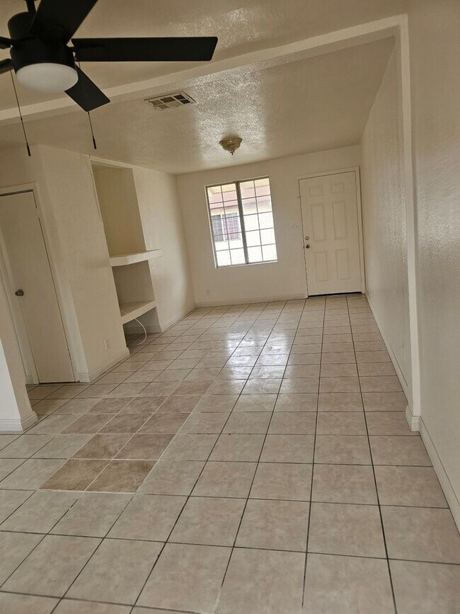Foto del edificio - Charming 3BR Condo in Fontana