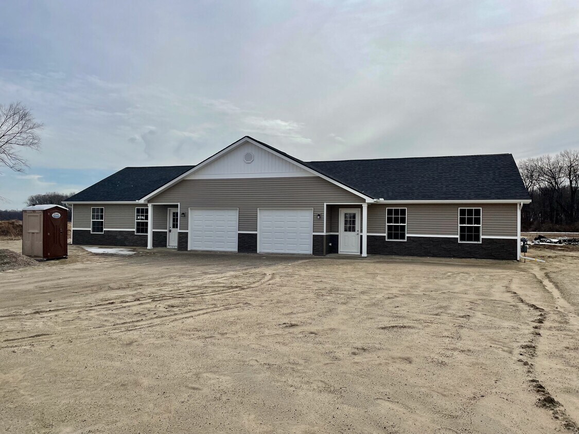 Foto principal - 14095 Dixon Rd