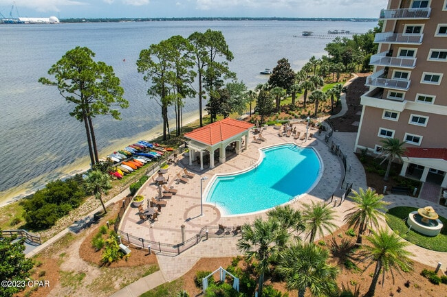 Building Photo - 2400 Grandiflora Blvd