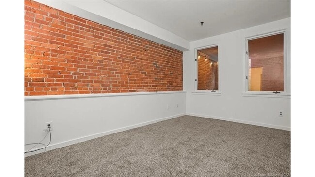 Foto del edificio - 42 S Main St