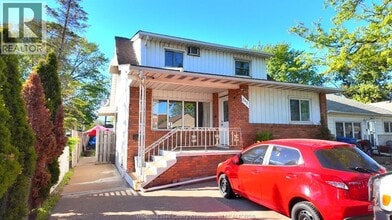 Building Photo - 542 Charles St