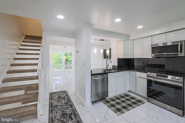 Building Photo - 9 Stillwood Cir