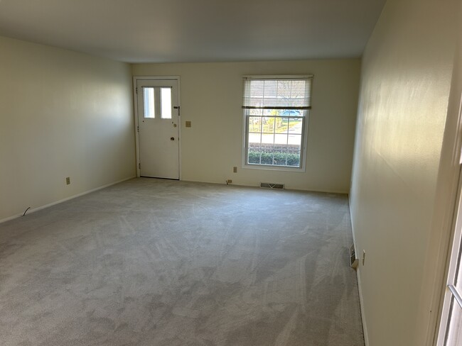 Living room & front entry - 1430 W Ash St