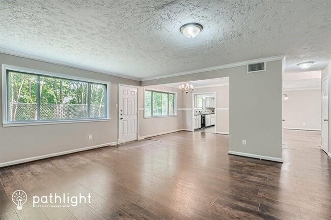 Building Photo - 2301 Lees Ct