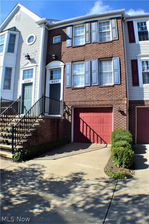 Foto del edificio - 8207 Beacon Pl