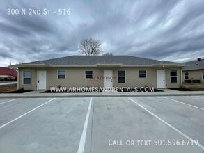 Building Photo - 300 N 2nd St