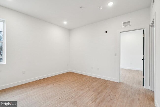 Foto del edificio - 4243 Mantua Ave