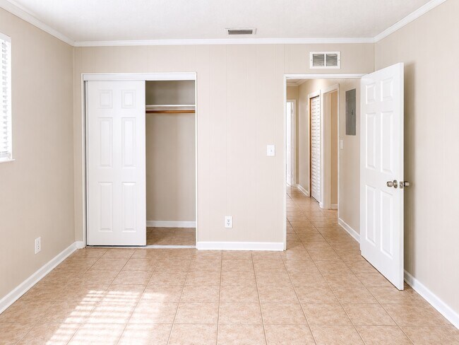 Foto del edificio - 7178 Conant Ave