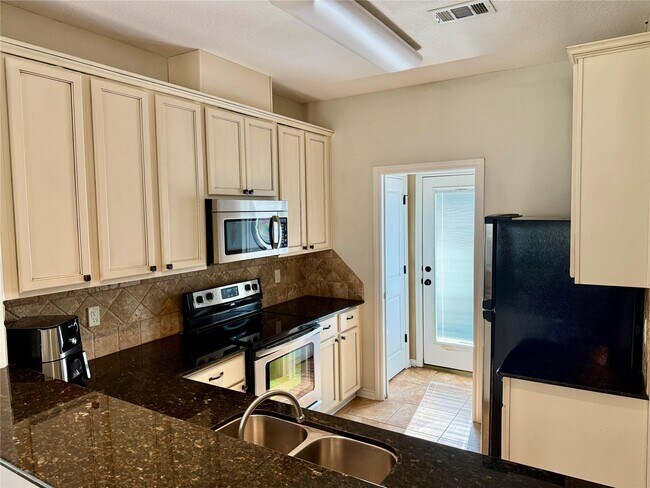 Foto del edificio - 3828 Black Hawk Ln