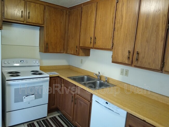 Building Photo - 1182 Cottonwood Hills Dr