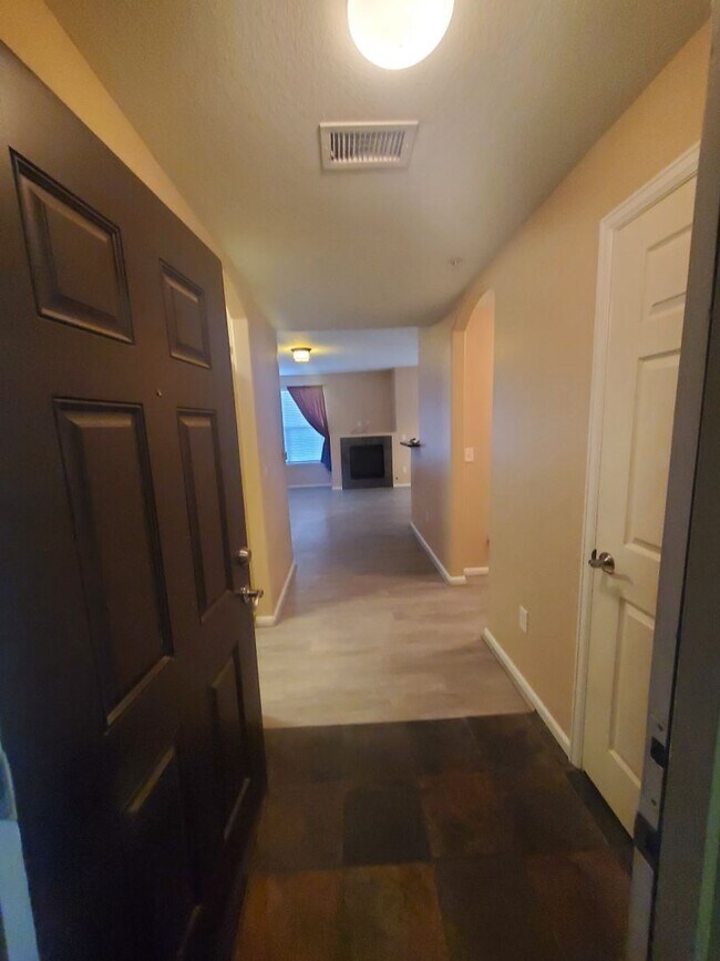 Building Photo - 2875 Blue Sky Cir