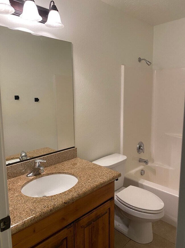 Building Photo - MILLCREEK SPRINGS TOWNHOME