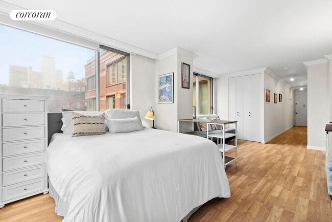 Foto del edificio - 350 W 50th St