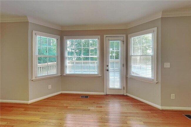 Building Photo - 3371 Chatsworth Way