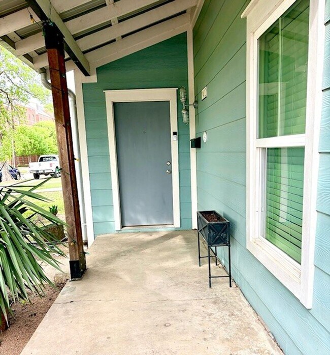 Foto del edificio - 2 bedroom HOUSE on the edge of Baylor's ca...