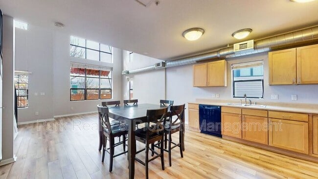 Building Photo - 2033 W 30th Ave